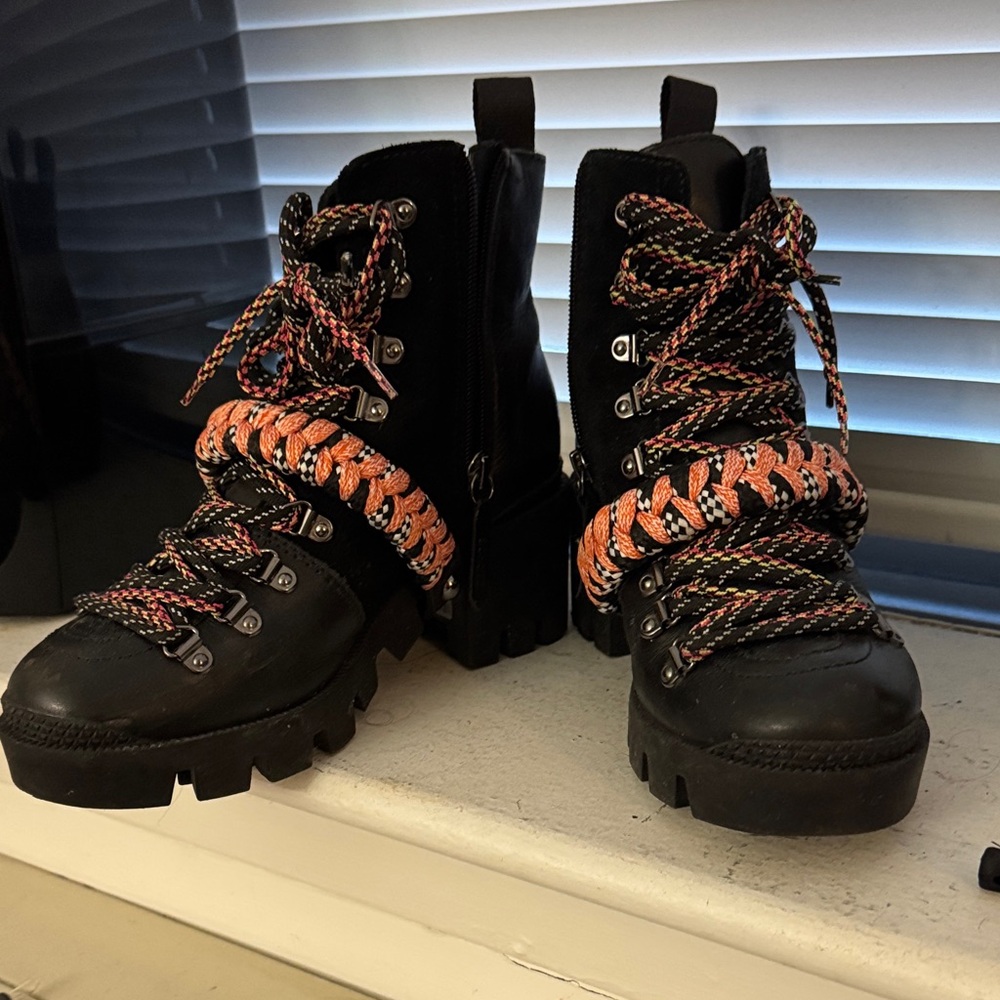 Schutz black emanuela boots 5.5 women’s